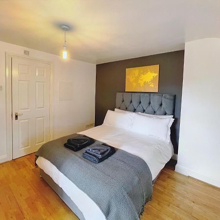 Lovely 2-Bedroom Serviced Apartment Greater Londra Esterno foto
