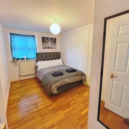 Lovely 2-Bedroom Serviced Apartment Greater Londra Esterno foto