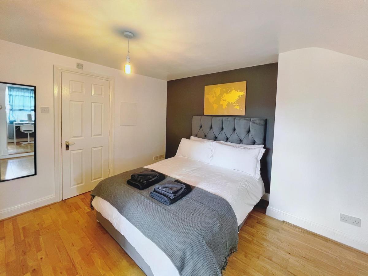 Lovely 2-Bedroom Serviced Apartment Greater Londra Esterno foto