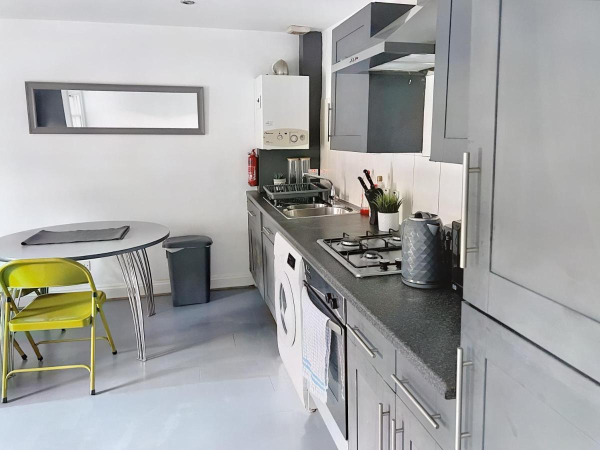Lovely 2-Bedroom Serviced Apartment Greater Londra Esterno foto