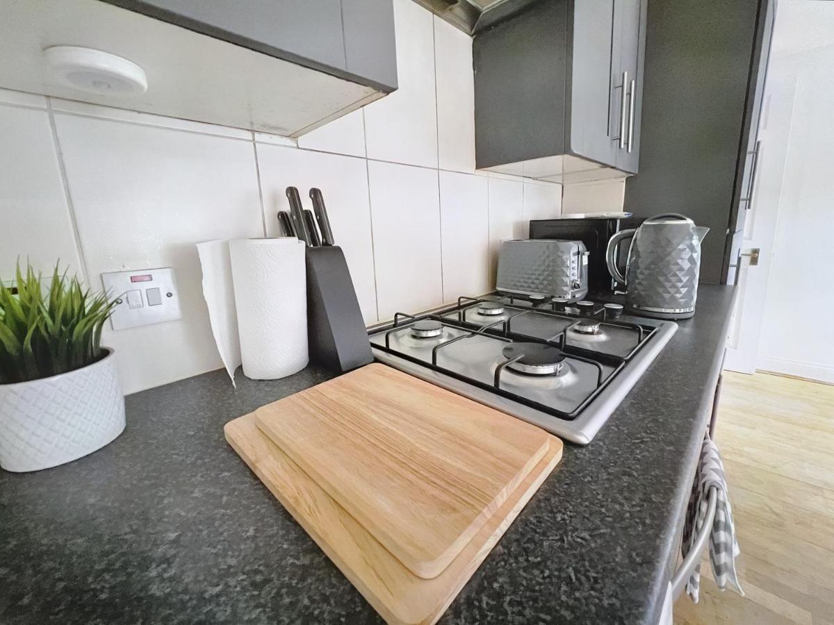 Lovely 2-Bedroom Serviced Apartment Greater Londra Esterno foto