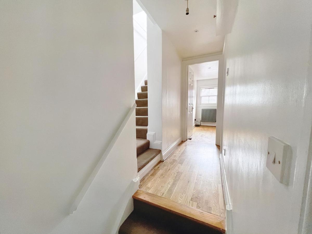 Lovely 2-Bedroom Serviced Apartment Greater Londra Esterno foto