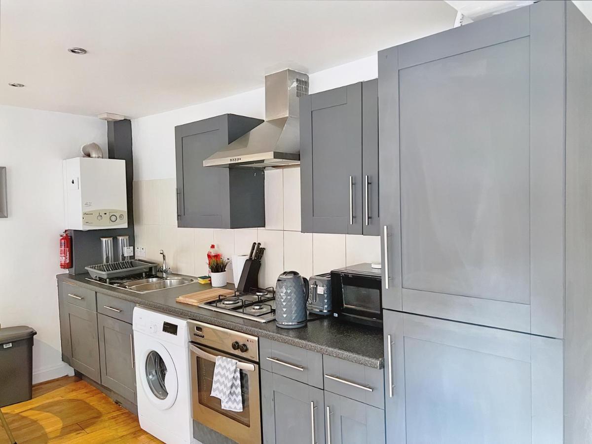 Lovely 2-Bedroom Serviced Apartment Greater Londra Esterno foto