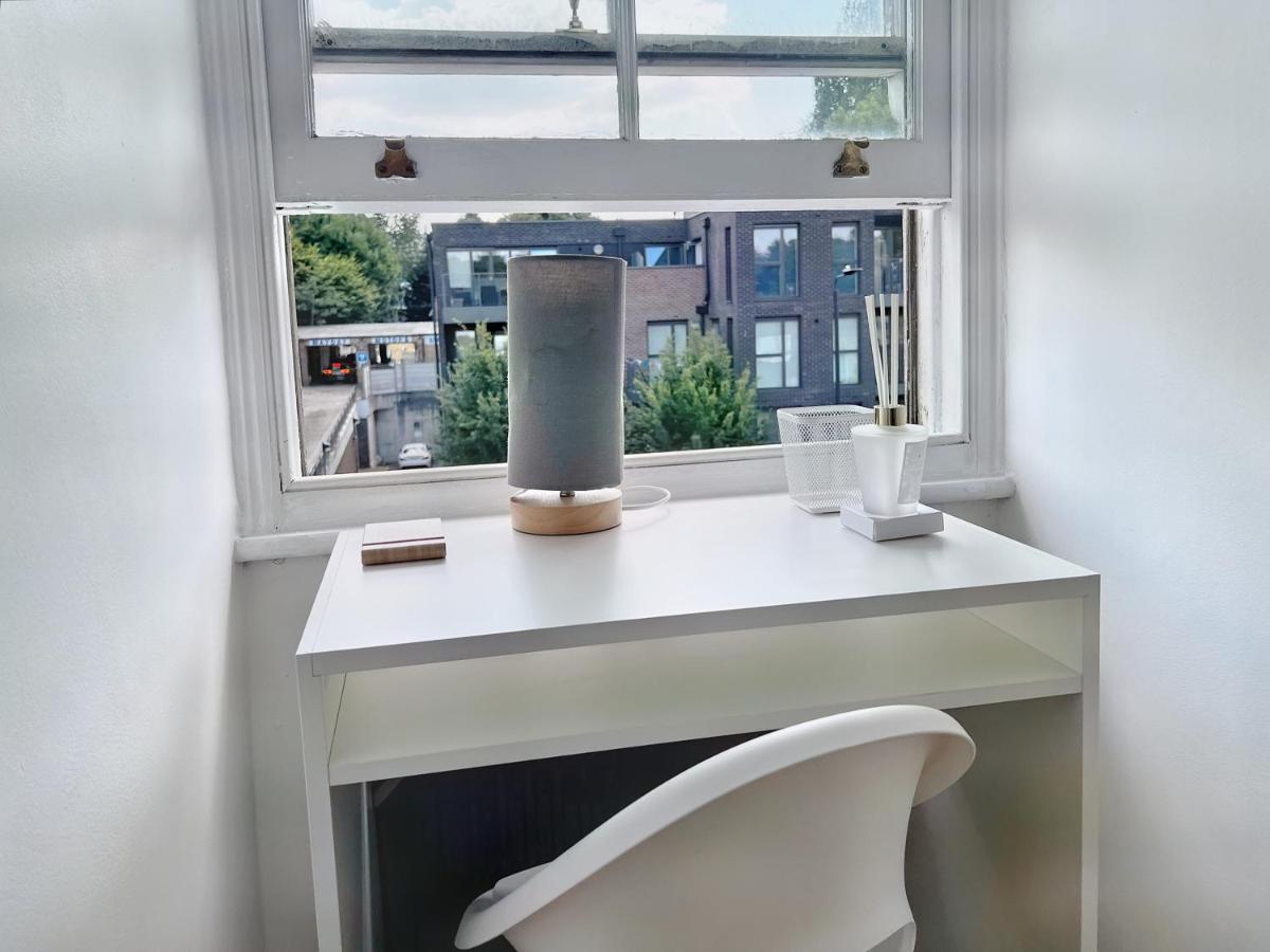Lovely 2-Bedroom Serviced Apartment Greater Londra Esterno foto
